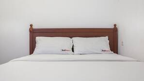 Desk, free WiFi, linens