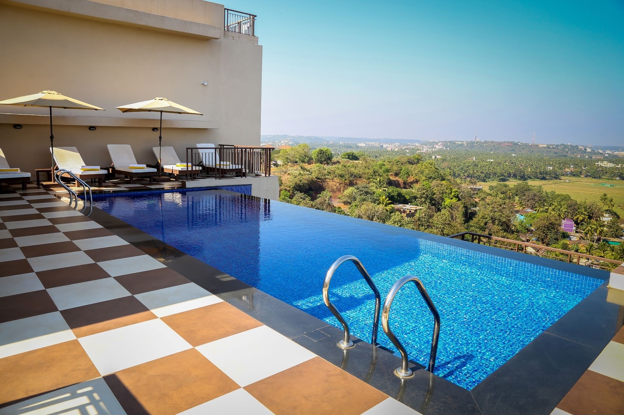 SinQ Suites in Dona Paula, India