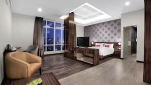 In-room safe, desk, free WiFi