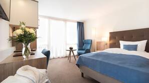 Minibar, Zimmersafe, Schreibtisch, kostenloses WLAN