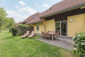 VIP Cottage, 3 bedrooms (Renewed) | Terrace/patio