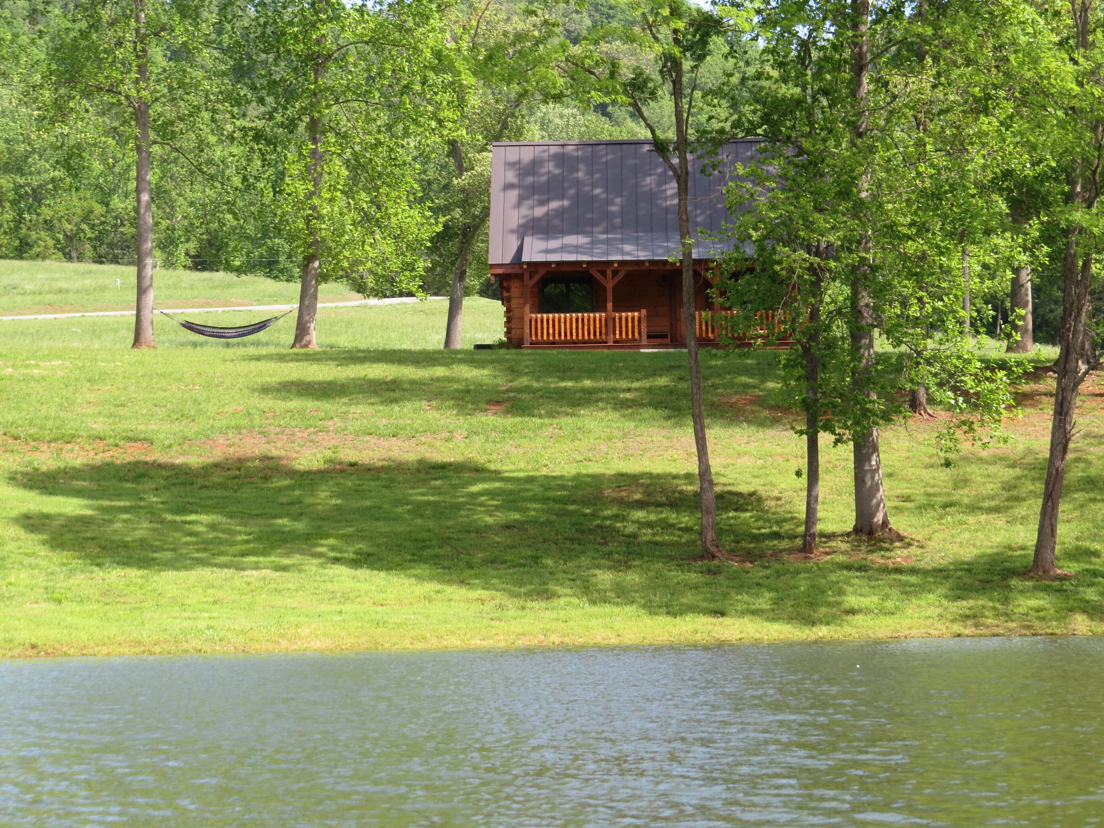 Luxurious Log Cabin On 200 Acres Overlooking Private Lake. in Charlottesville, United States