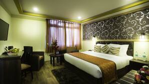 Premium bedding, in-room safe, desk, iron/ironing board