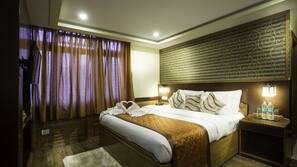 Premium bedding, in-room safe, desk, iron/ironing board