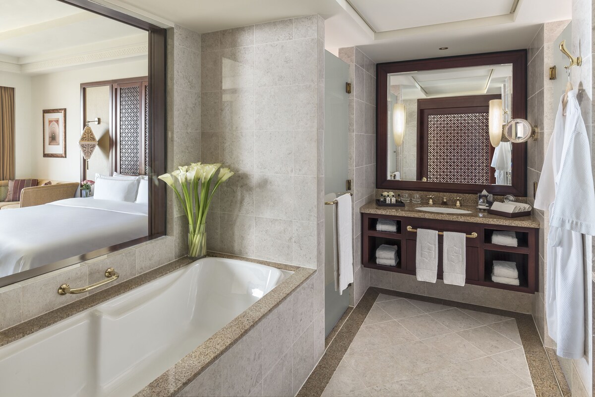 Shangri-La Al Husn, Muscat