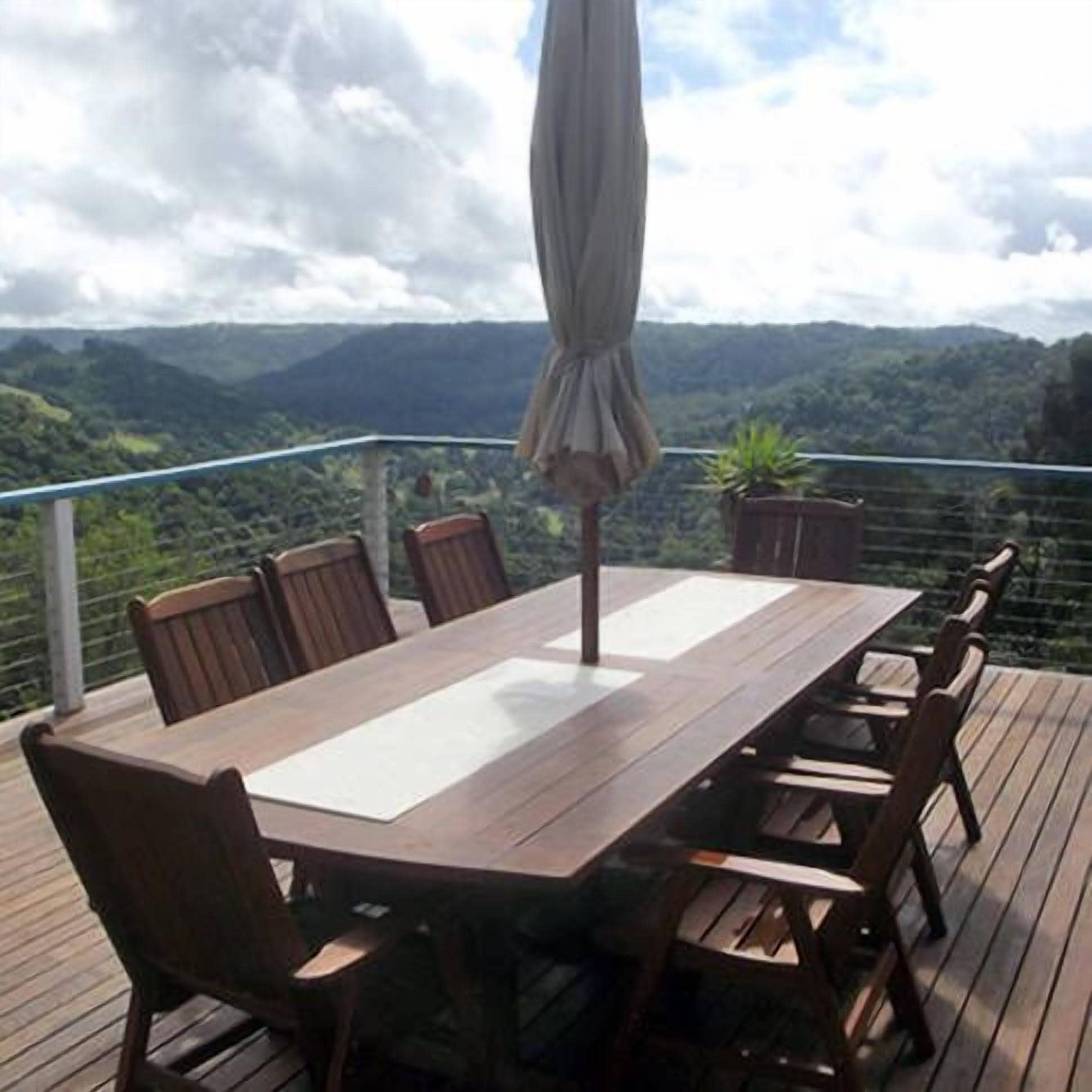 Montville Holiday House