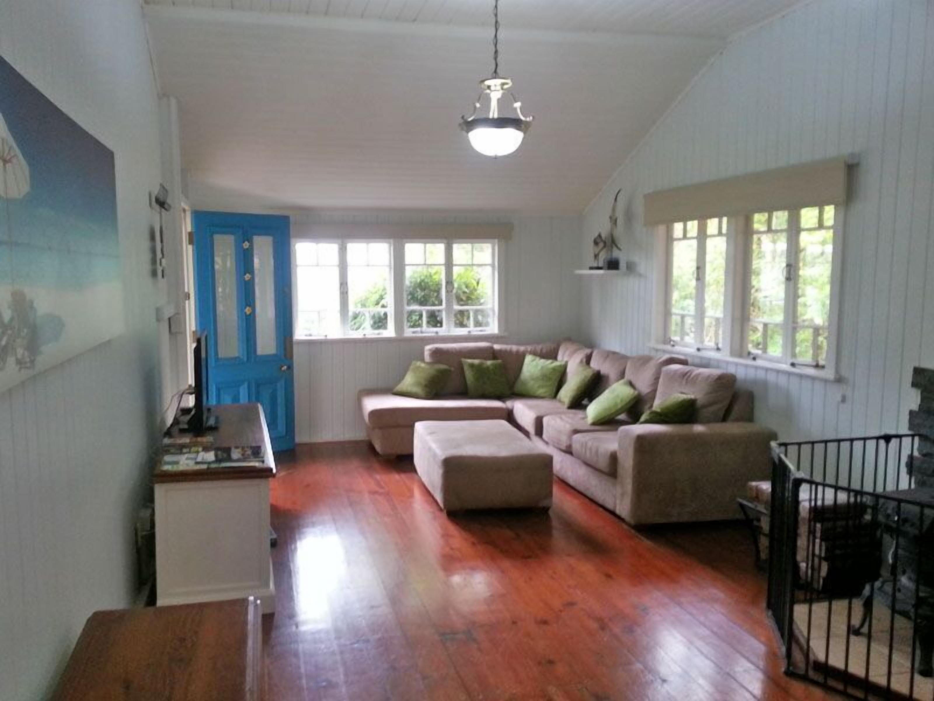 Montville Holiday House
