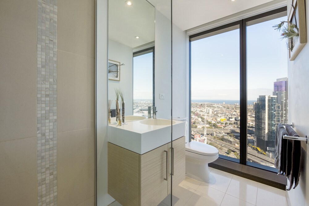 Luxurious 3 Bedroom Apartment Melbourne, AUS Best Price Guarantee
