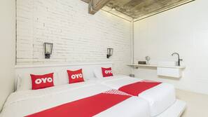 Free WiFi, linens