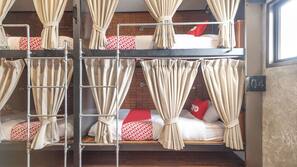 Free WiFi, linens