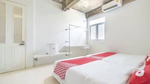 Free WiFi, linens