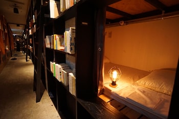 東京福岡書與床 - 青年旅舍
