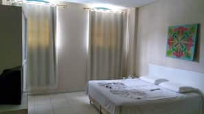 Frigobar, escrivaninha, cortinas blackout, Wi-Fi de cortesia