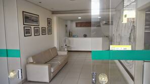 Frigobar, escrivaninha, cortinas blackout, Wi-Fi de cortesia