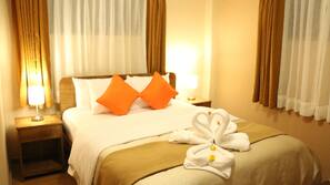 1 bedroom, desk, free WiFi, linens