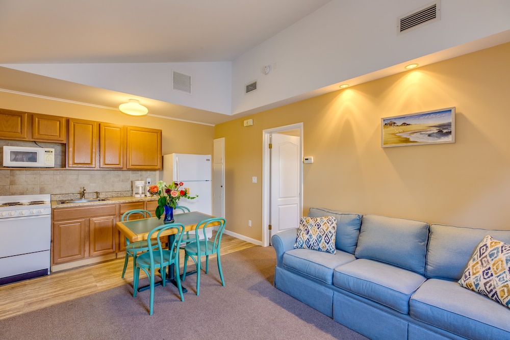 Colonial Shores Resort in Hampton Bays, United States