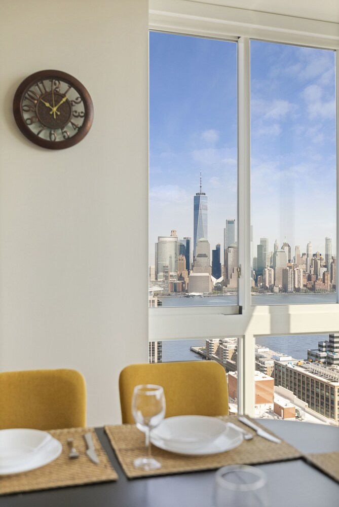 skyline luxury home suites