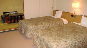 In-room safe, desk, free WiFi