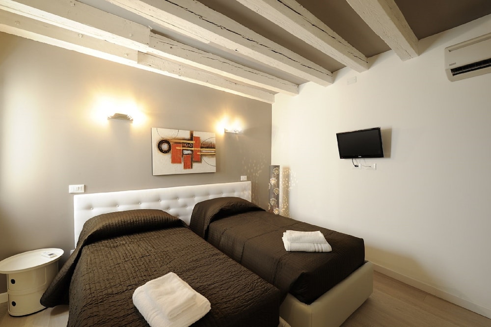 CÃ venezia design apartment, venice: 2018 reviews & hotel booking ... Interior design venezia