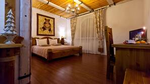 Premium bedding, desk, iron/ironing board, free cots/infant beds