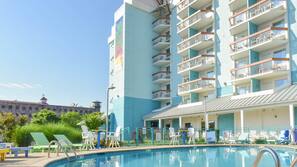 margaritaville inn island pool forge pigeon indoor outdoor