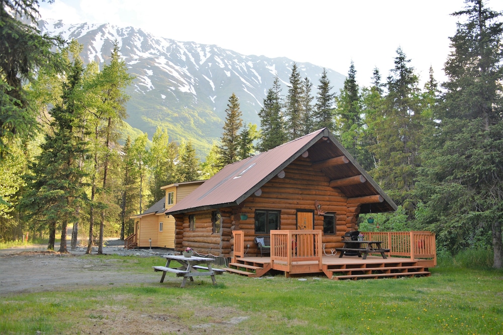 Upper Paradise Log Cabin Nightly Rental in the Woods in Moose Pass