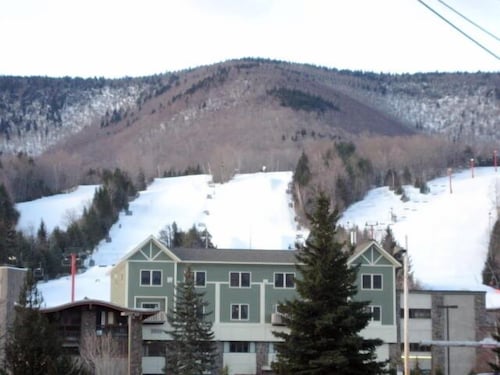 Hunter Mountain New York Luxurious Ski Condo On Top Of The Base Featured Image