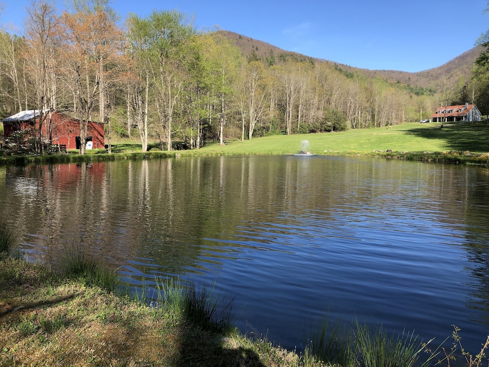Tranquil Cabin Located Near Gatlinburg Dollywood Dixie Stampede