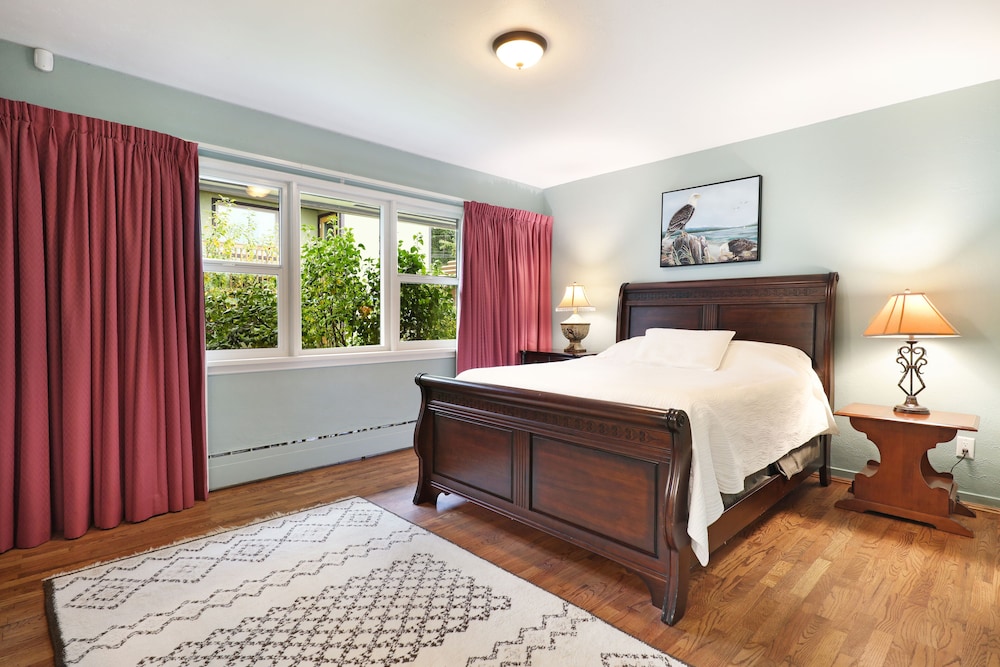 Royston Bc Comox Valley Holiday Destination Home Vrbo With Ocean Mtn Views In Courtenay Hotel Rates Reviews On Orbitz