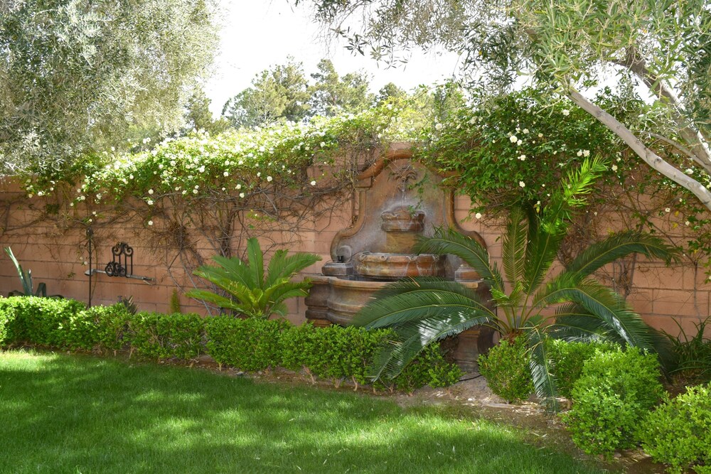 Professional Award Winning 5-Star Property,Theater,Game Room,High End Property