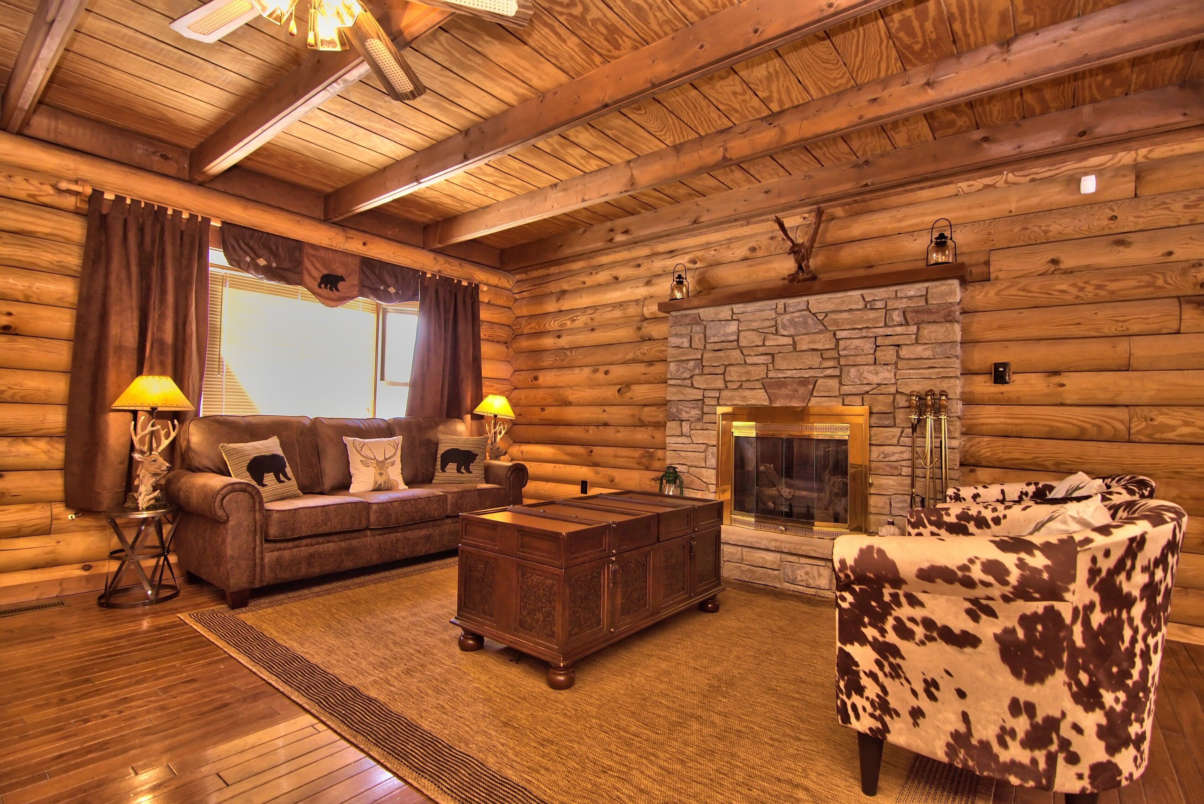 Poconos Cozy Log Cabin With Majestic Backyard In Tobyhanna Pa