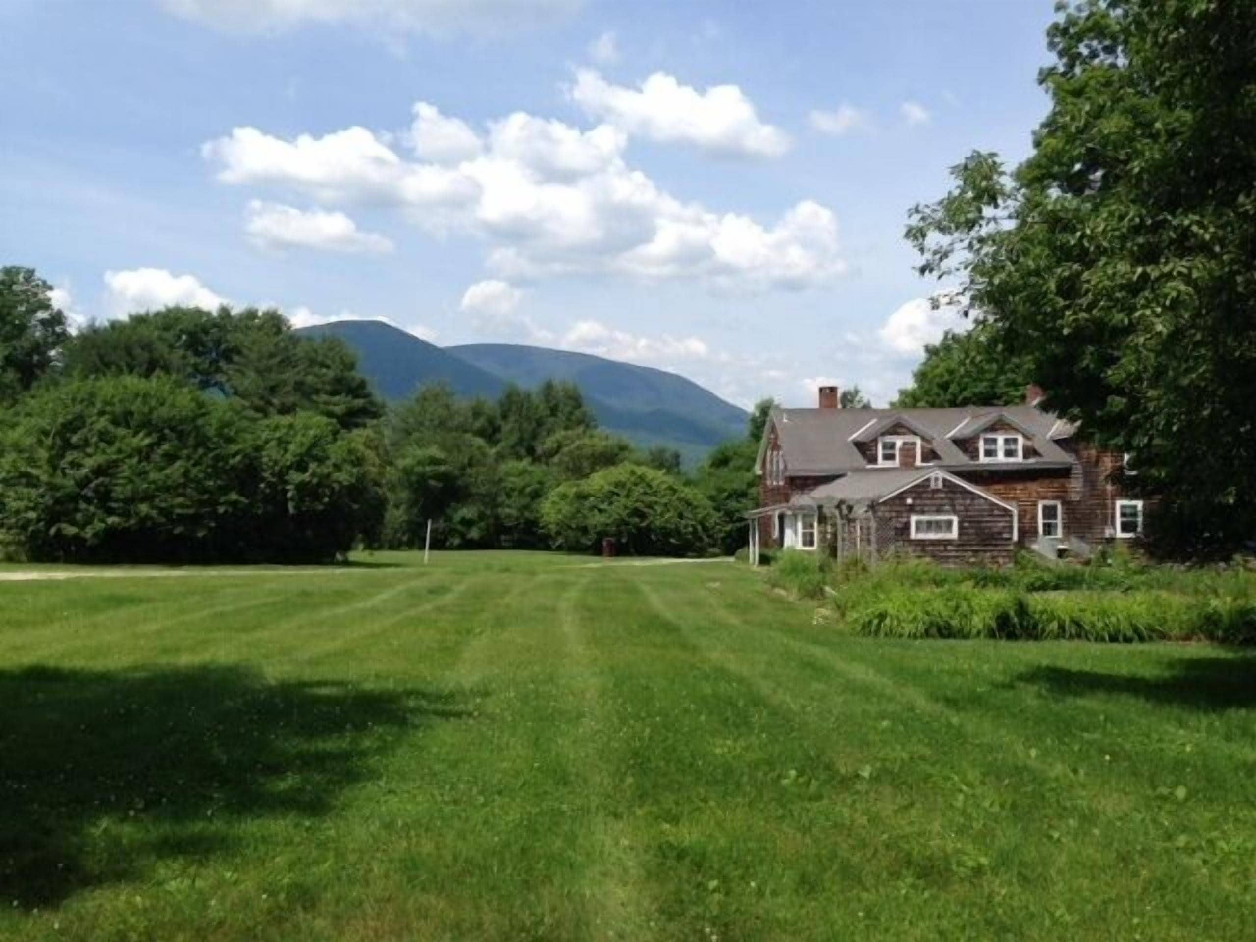 Historic 1780 Manchester Farm House With Mountain Views and 7 Bedrooms in Bennington, United States