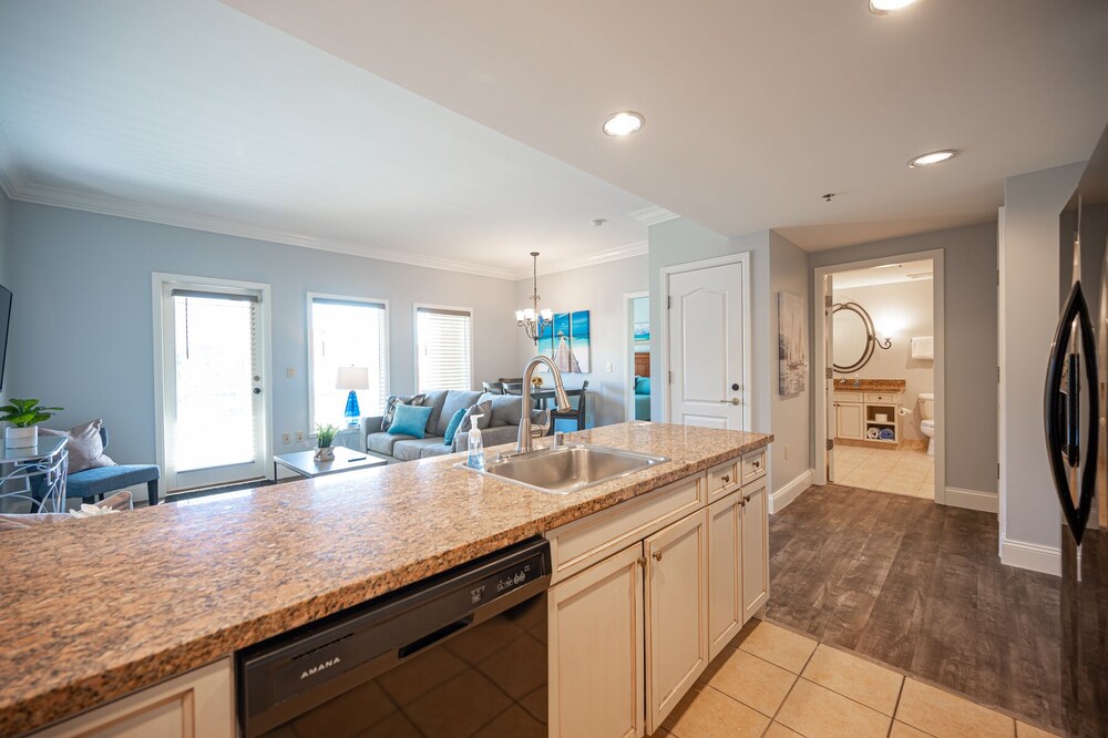 VIERA SUITE WITH VIEWS AND LAKE ACCESS!!!