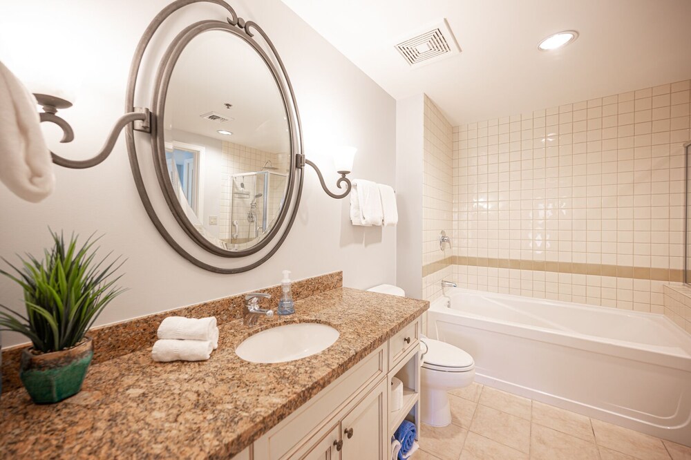 VIERA SUITE WITH VIEWS AND LAKE ACCESS!!!