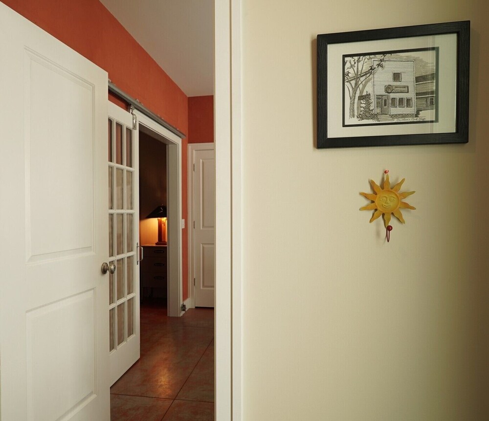 DOWNTOWN TRAVERSE CITY ON THE BAY, Studio Apartment Traverse City