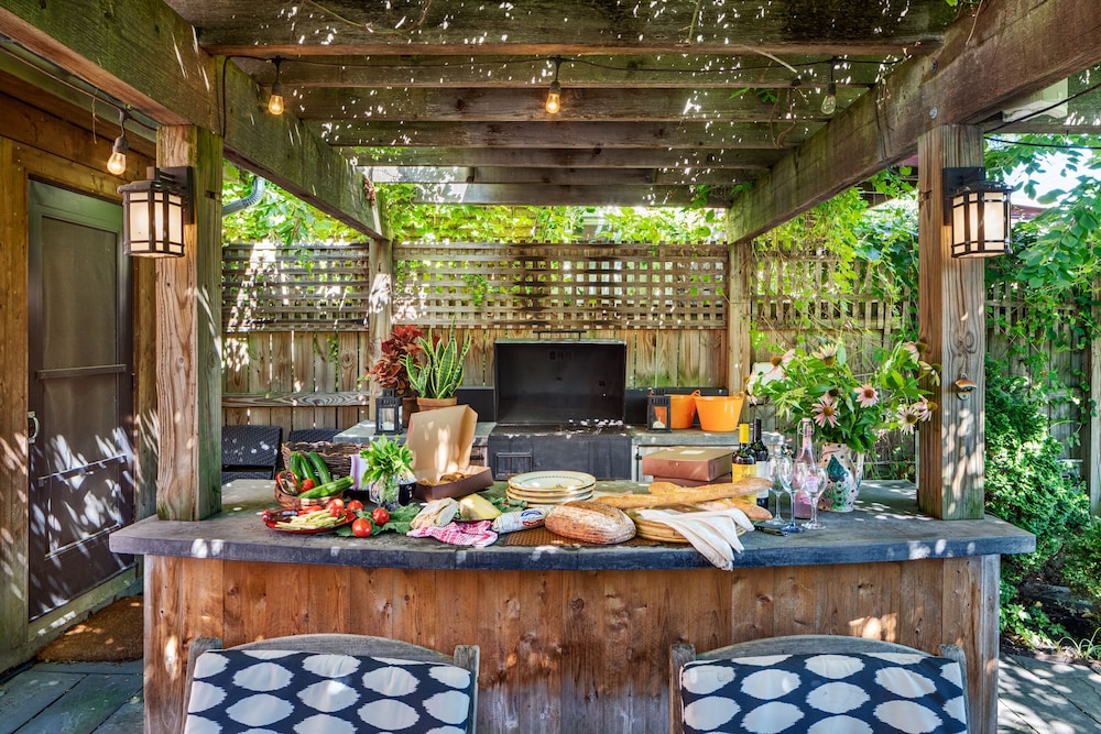 Beautiful House and Garden in Downtown Hudson, NY Hudson Vrbo