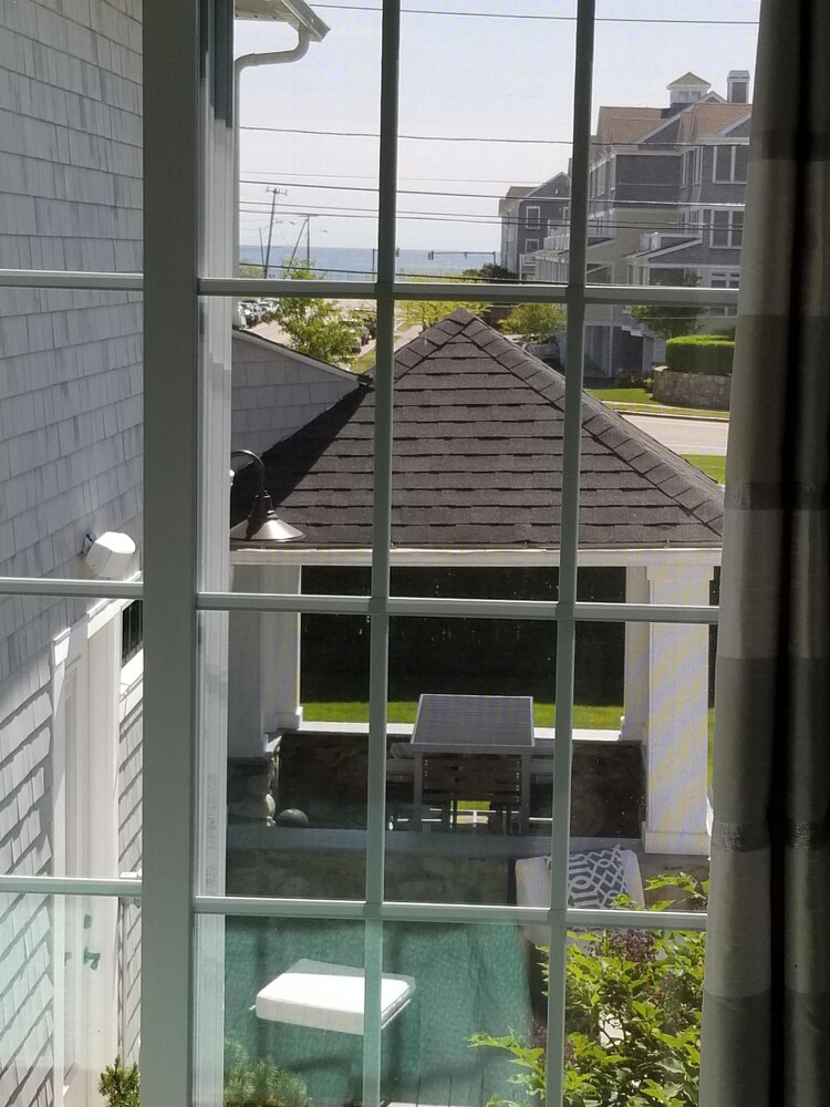 Narragansett Pier's Hadley Seaside Cottage