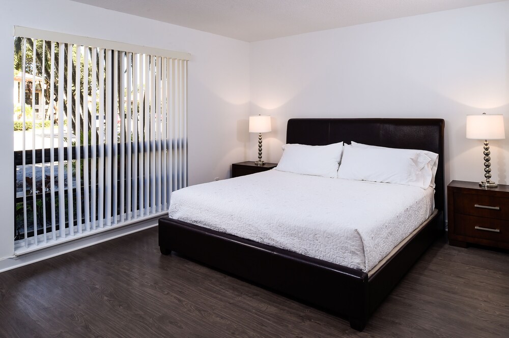 PGA National Private Entrance Condo Golf Course Views Renovated 2023