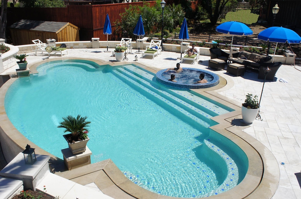 Private Paradise Resort at the Hill Country. Swimming pool, Spa and