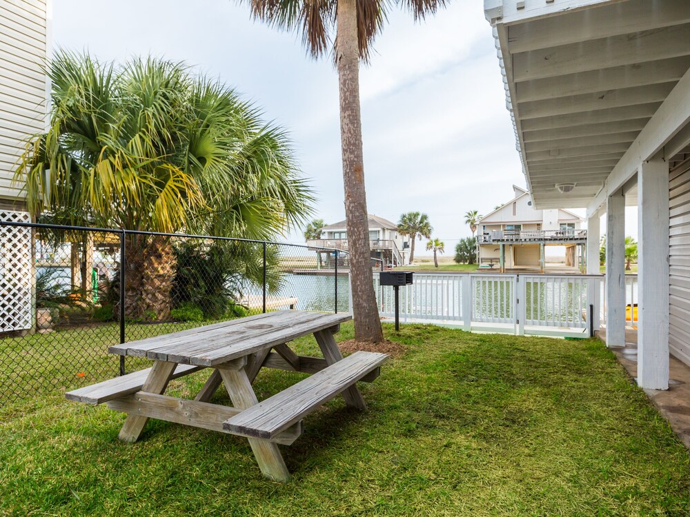 π΄ Waterfront home 5 min to beach. Free bikes & kayaks! Great fishing!