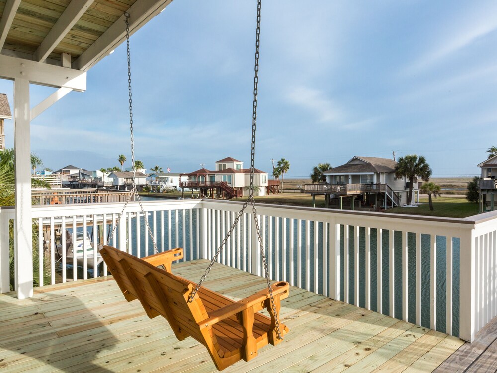 π΄ Waterfront home 5 min to beach. Free bikes & kayaks! Great fishing!