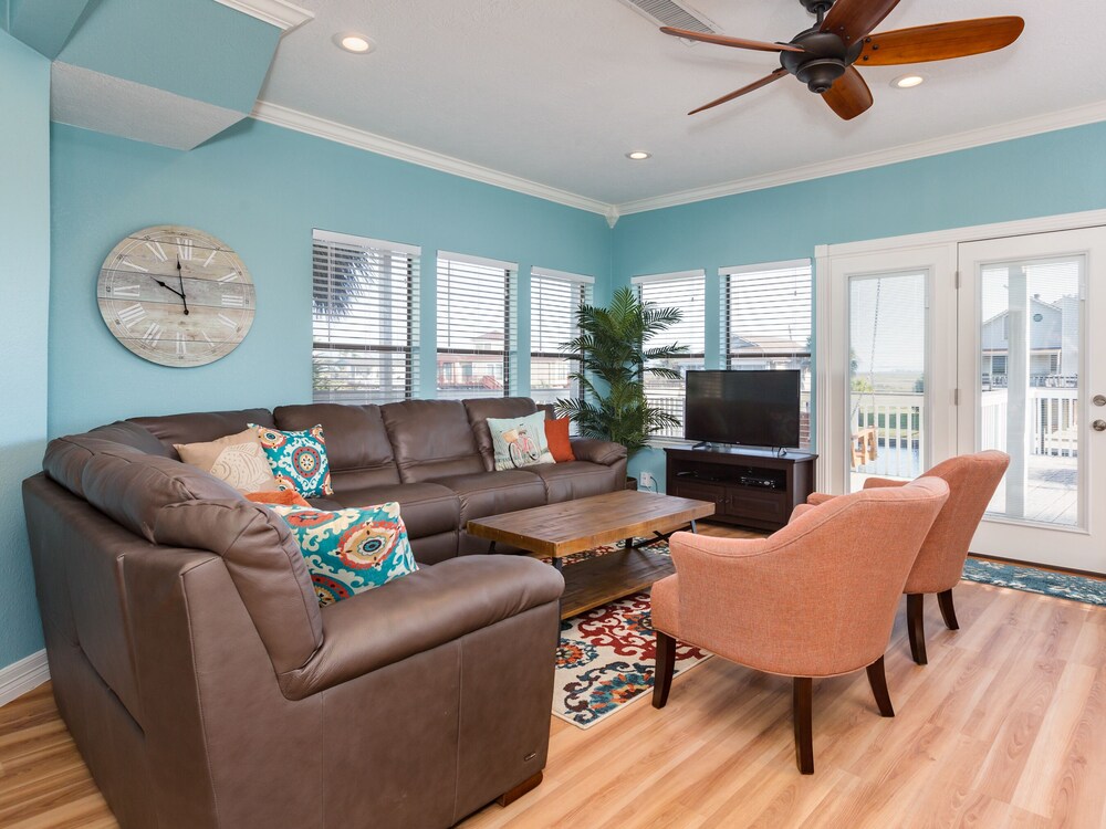 π΄ Waterfront home 5 min to beach. Free bikes & kayaks! Great fishing!