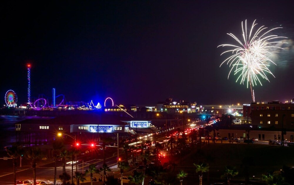 π΄ Waterfront home 5 min to beach. Free bikes & kayaks! Great fishing!