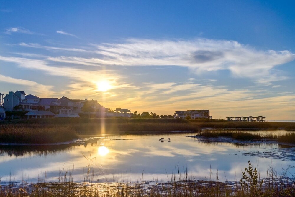 π΄ Waterfront home 5 min to beach. Free bikes & kayaks! Great fishing!