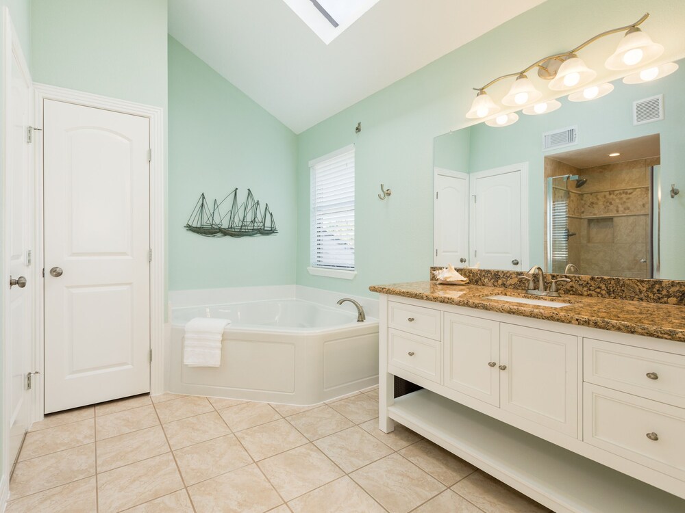 π΄ Waterfront home 5 min to beach. Free bikes & kayaks! Great fishing!