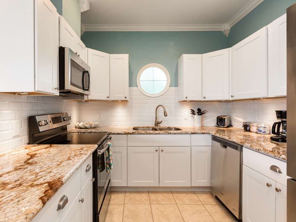 π΄ Waterfront home 5 min to beach. Free bikes & kayaks! Great fishing!