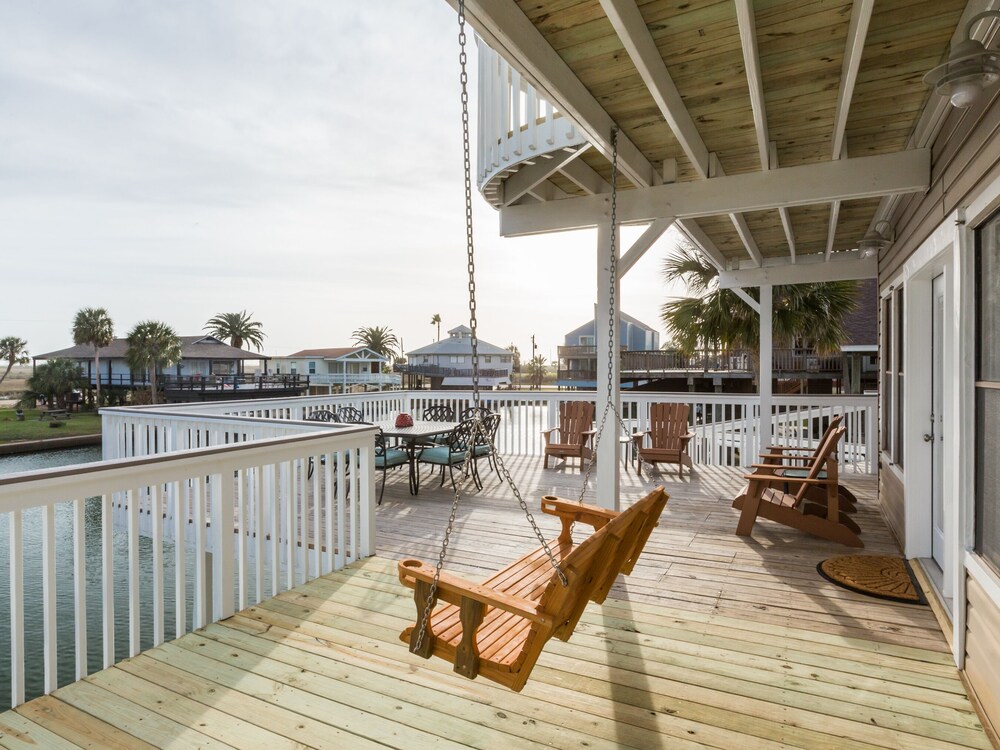 π΄ Waterfront home 5 min to beach. Free bikes & kayaks! Great fishing!