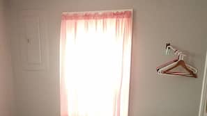 2 bedrooms, free WiFi, linens