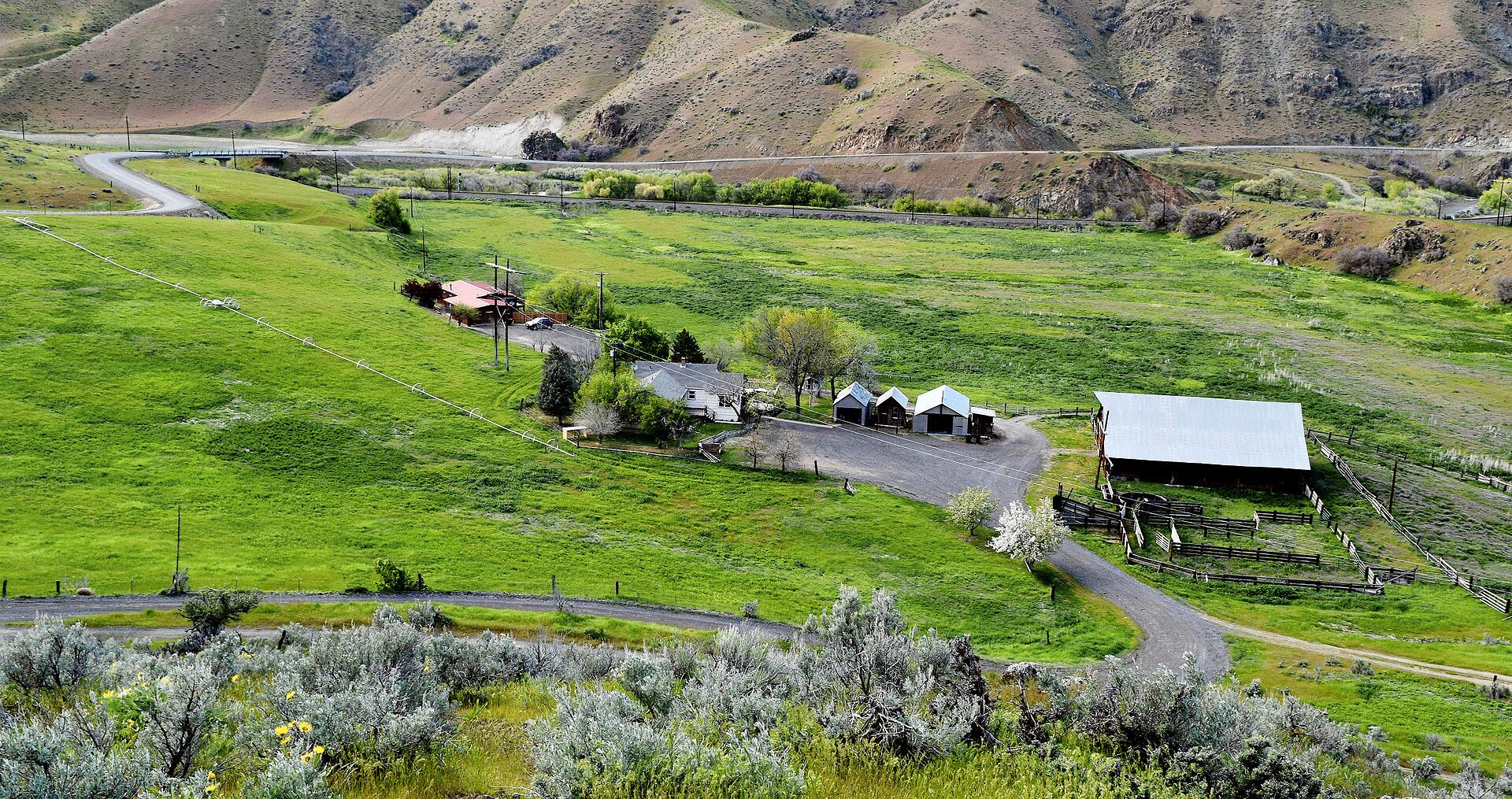 Rustic Ranch- Dog Friendly. Mtn Views. 200 Acres in Huntington, United States