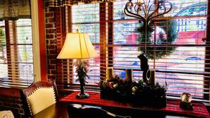 Flat-screen TV, fireplace, DVD player, books
